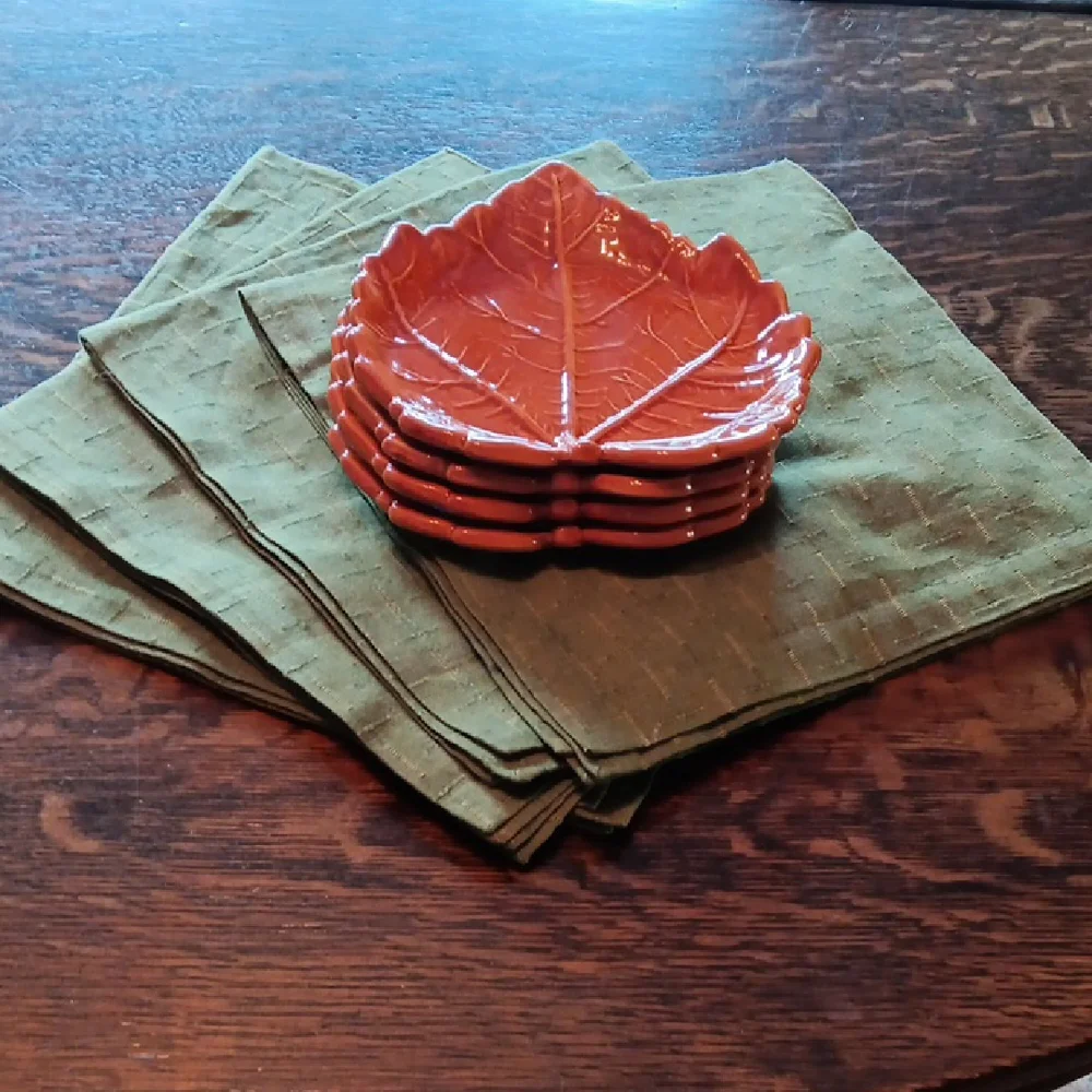 Crate&Barrel 8pc 4-6in Plates 4-Green Textured Lamont Napkins